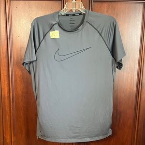 Nike Men's Dark Gray Short Sleeve Tee size XL